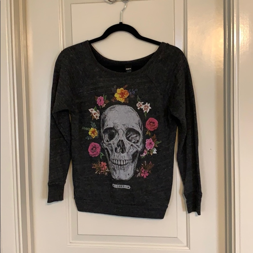 Obey sweater